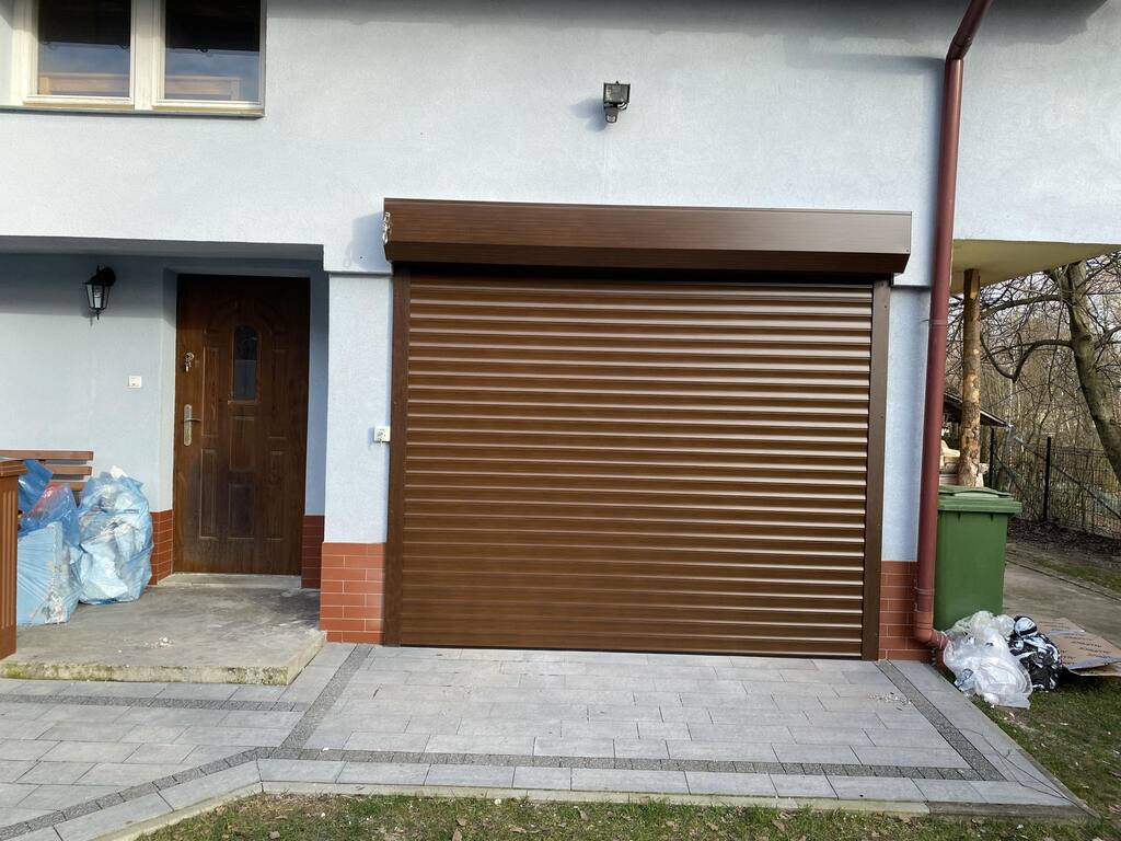 Brama rolowana PA78/28 kolor orzech sterowana z przełącznika kluczykowego