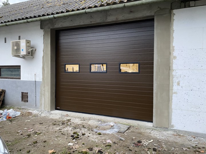 Brama segmentowa kolor brąz.