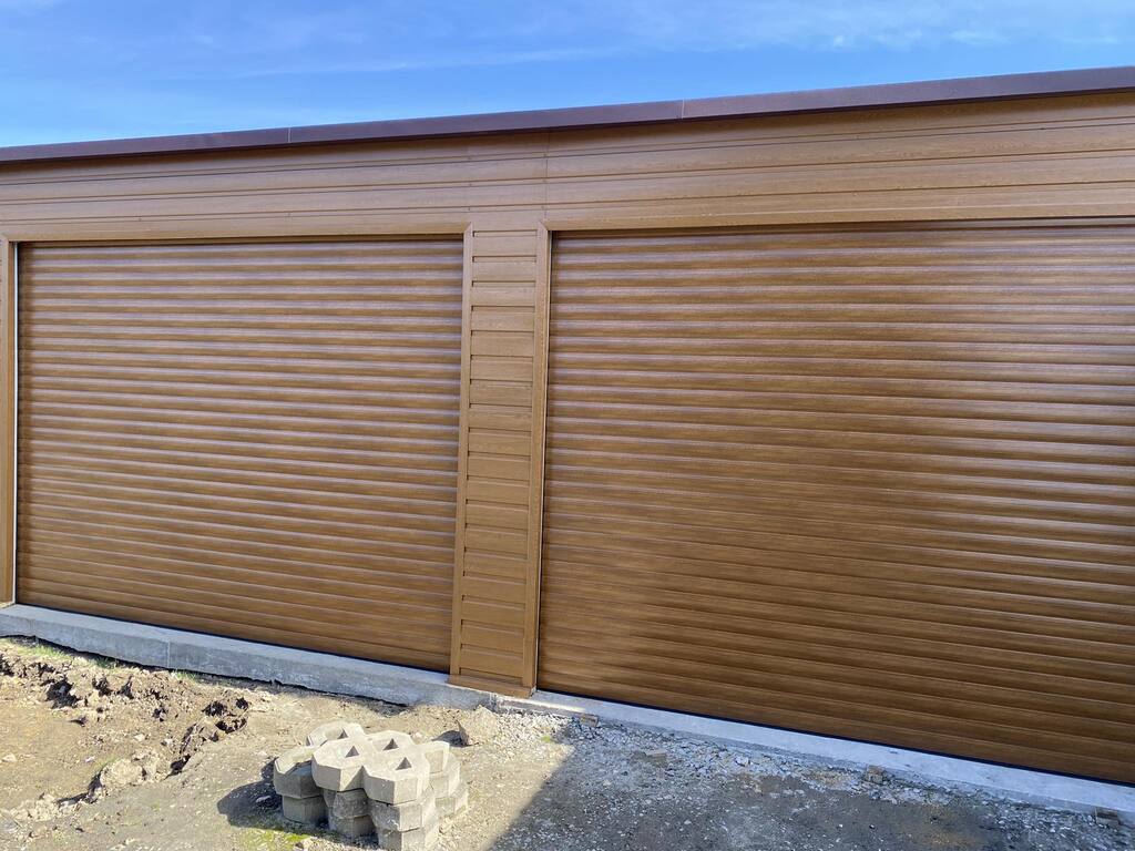 Bramy rolowane kolor Złoty Dąb profil PA77.