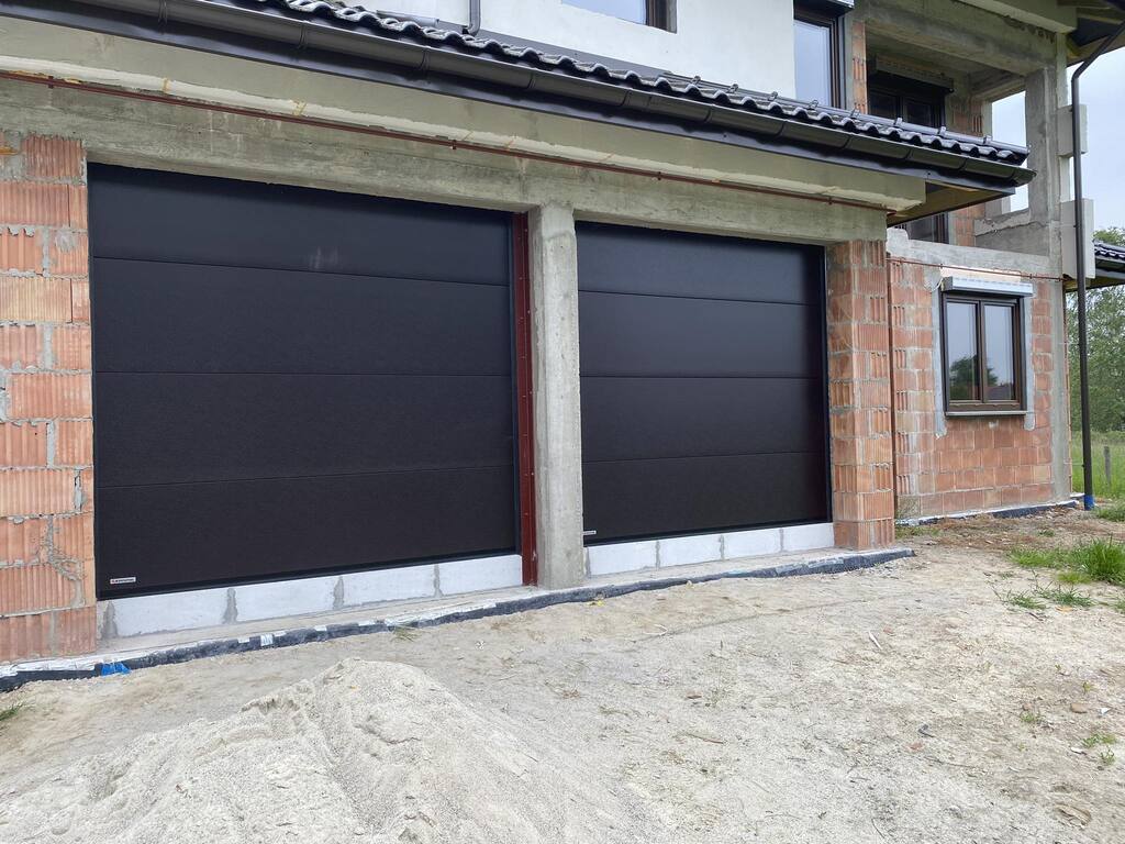 Bramy segmentowe kolor brąz czekoladowy.