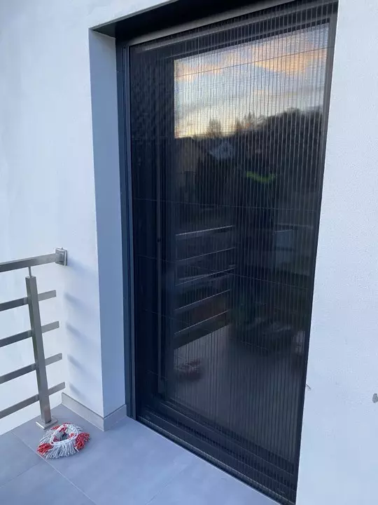 Moskitiera plisowana kolor antracyt.